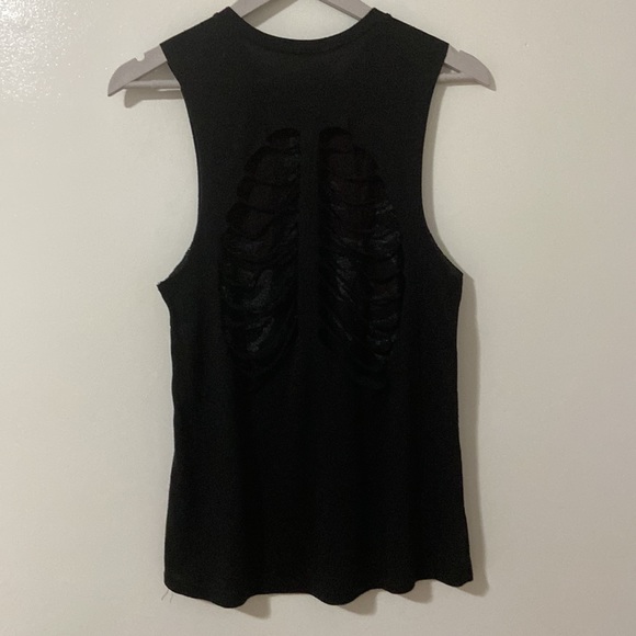 Social Misfits Cutout Back Tee Skeleton Roses Print Women’s Size Small - Picture 3 of 7